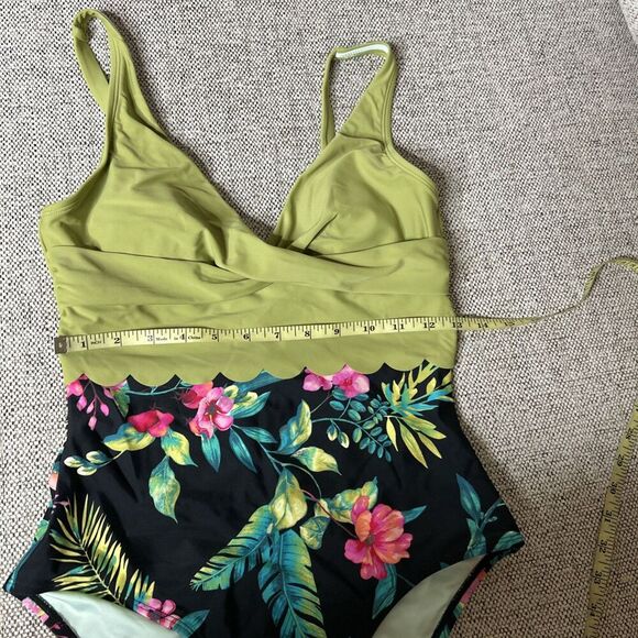 Cupshe One Piece Swimsuit Scalloped Solid Tropical Tummy Control Size M NWT - Picture 8 of 13